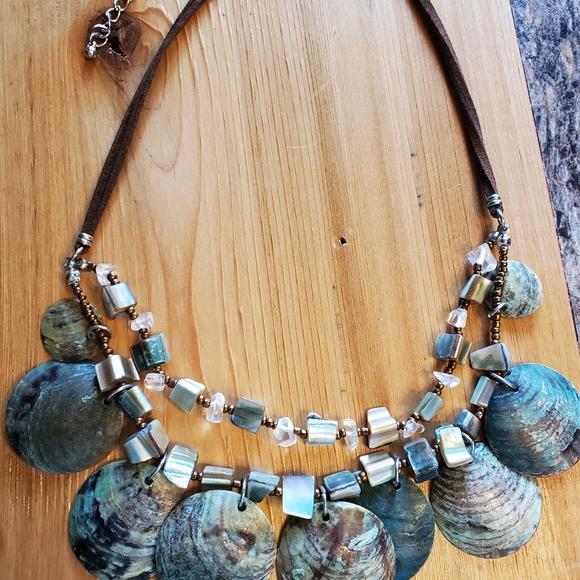 Shell necklace with beads accents - Picture 1 of 1